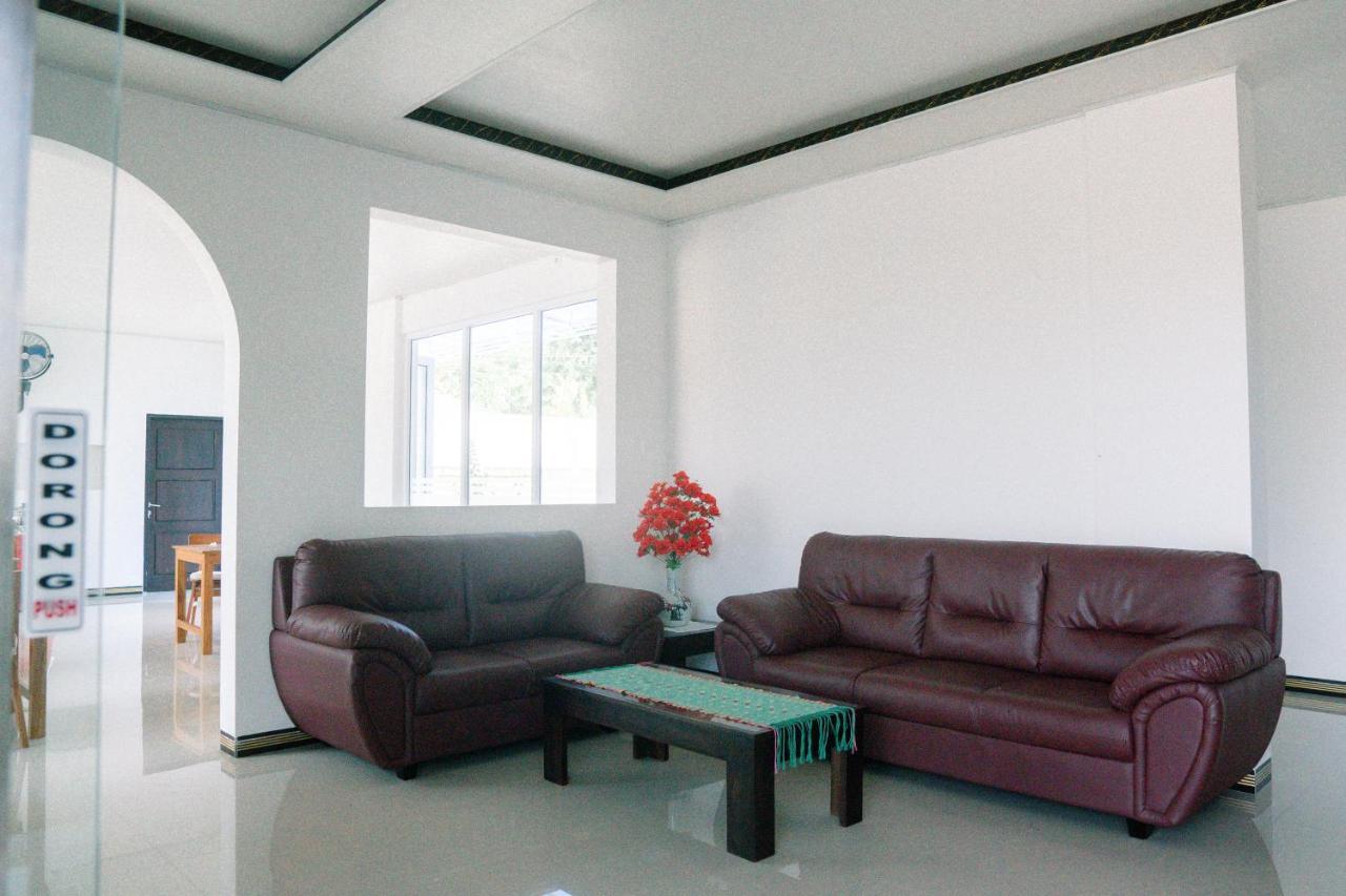 Christika Homestay Labuan Bajo Ngoại thất bức ảnh