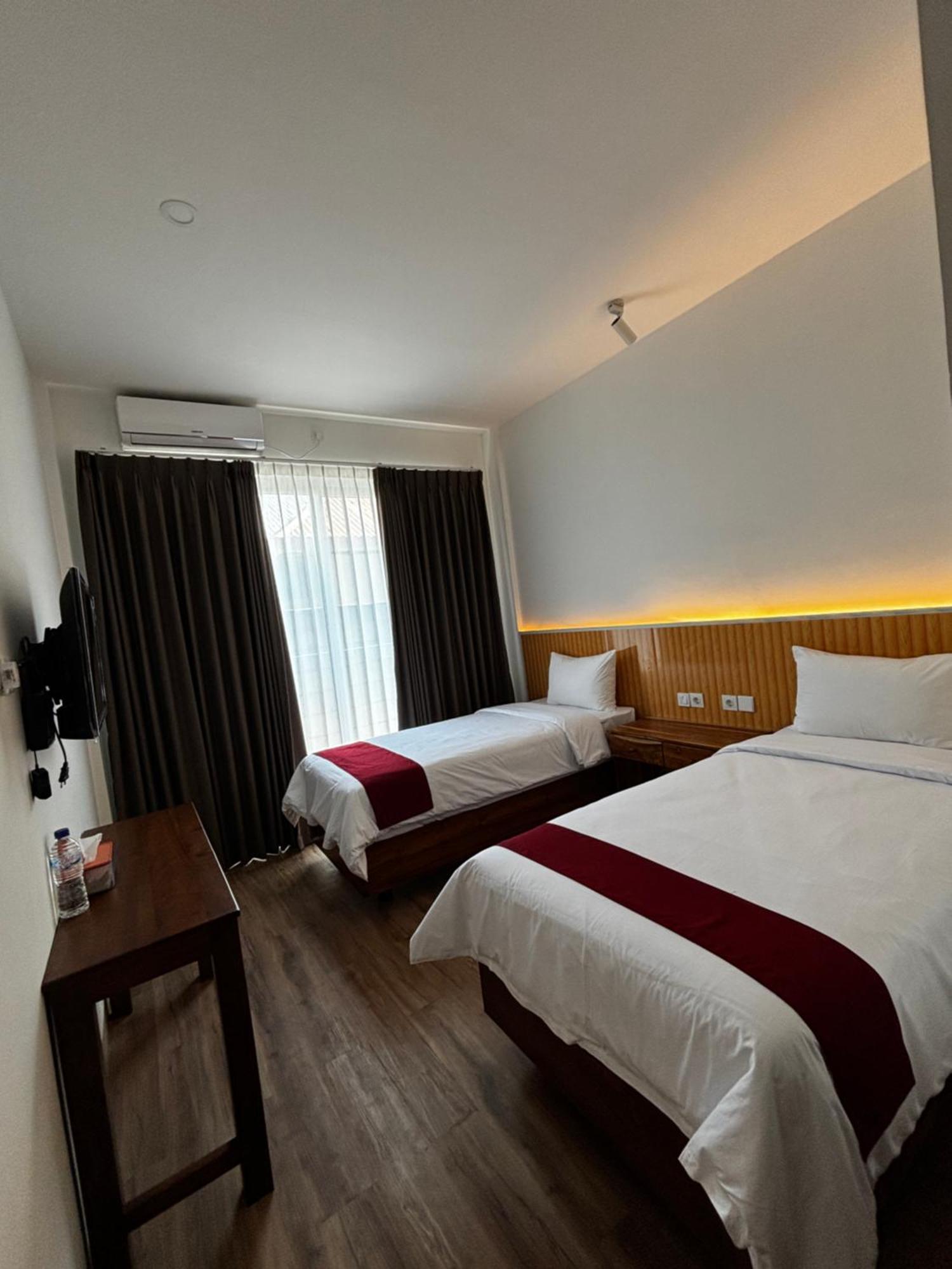 Christika Homestay Labuan Bajo Ngoại thất bức ảnh